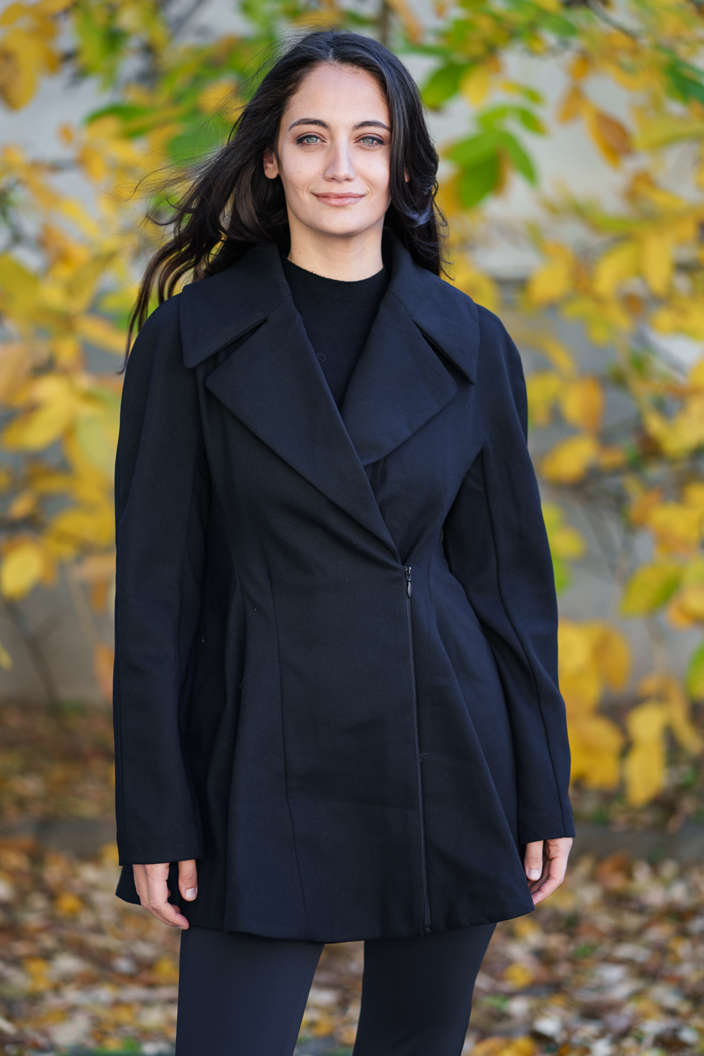 Сако силно разкроено в долната част