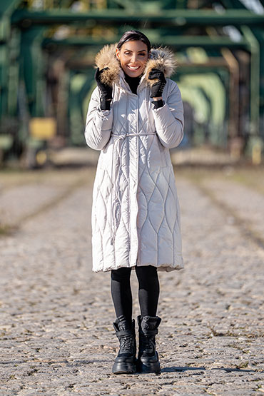 Дълго яке тънко коланче с висулка качулка енот д69171