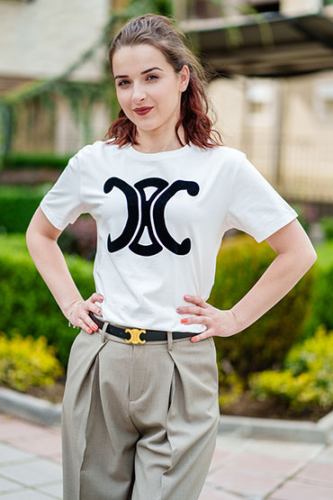 Тениска с голяма щампа знак