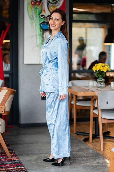 Комплект сако и панталон букви