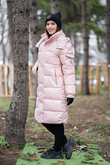 Дълго яке с емблема на ръкава