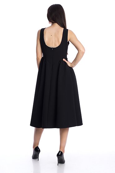 Рокля с изрязан гръб