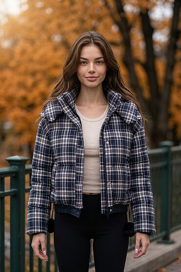 Късо яке каре качулка 2 заешки помпон