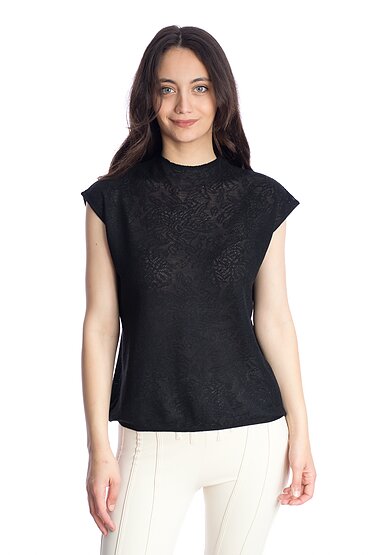Дамски топ с висока яка и релефна текстура